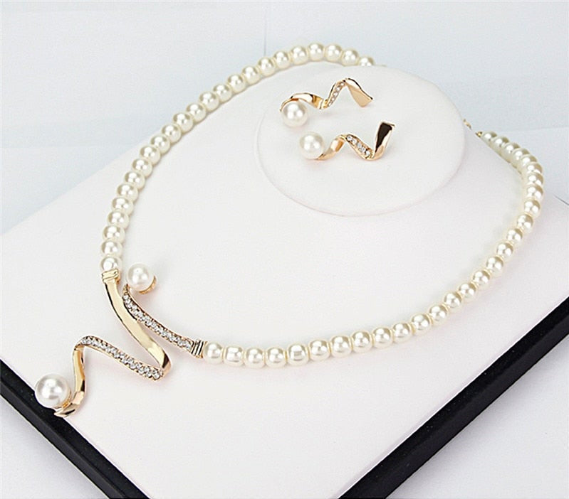 Pearl Necklace & Earrings Set