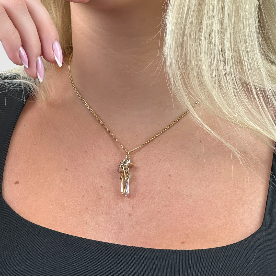 Améthysa™ – The Cuddle Necklace, a Symbol of Love and Tenderness