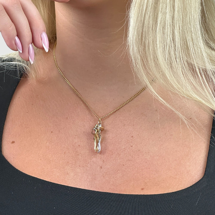 Améthysa™ – The Cuddle Necklace, a Symbol of Love and Tenderness